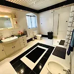 Pamper Pembroke